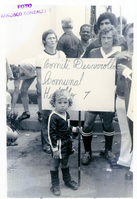 Fotografía con la imagen de algunos miembros del equipo de balompié del Comité de Desarrollo Comu...