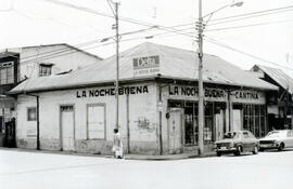 Fotografía del negocio La Noche Buena, ubicado 200 metros al oeste de la esquina noroeste del par...