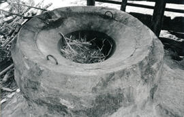Fotografía de Paila del trapiche, hormilla, moldes y canoa forjada en tronco de árbol, utilizados...