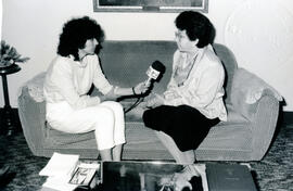 Fotografía de una entrevista realizada a Luz Alba Chacón León, Directora del Archivo Nacional, po...