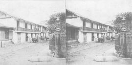 Fotografías estereoscópicas de La Contigua, casa adyacente al Cuartel Principal. Lugar que poster...