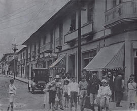 Fotografía del centro de San José en época antigua. Se observa el anexo del Gran Hotel Francais, ...