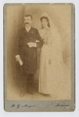 Fotografía de María Luisa Padilla con su esposo H.G. Morgan, nicaraguense, el día de su boda. Pun...