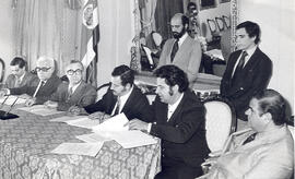 Fotografía con la imagen de la firma de un convenio en el Ministerio de Relaciones Exteriores. Ap...