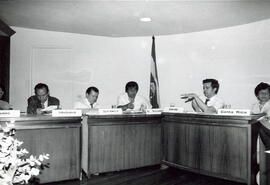 Fotografías de una sesión de trabajo del Seminario sobre Administración y Conservación de Documen...