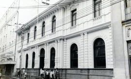 Fotografía con la imagen del edificio del Ministerio de Economía, Industria y Comercio, avenida c...