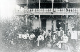 Fotografía de un grupo de administradores de fincas de las United Fruit Company en Zent 1904. Se ...