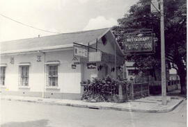 Fotografía con la imagen del edificio del Restaurante Tung Kon, antigua Clínica San Jorge, situad...