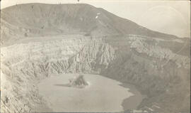 Fotografía del volcán Poás. Se observa el cráter Alajuela, Poás