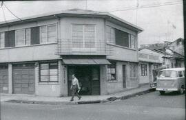 Contacto del Almacén La Esquina, situado en avenida 10 y 12, calles 7 y 9, San José.