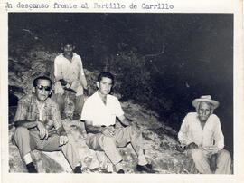 Fotografía de unas personas en el sitio llamado Portillo de Carrillo. Indicios realizados por el ...