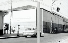 Fotografía del edificio de la Asociación de Educadores Pensionados en avenida 12, calle 10, esqui...