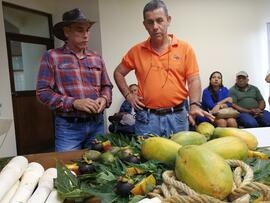 Fotografías del ministro de Agricultura y Ganadería, Renato Alvarado Rivera, participa en la pres...