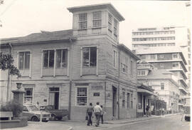 Fotografía con la imagen del edificio de la Fumigadora Cruz Verde y Consultorio Doctores Echandi,...