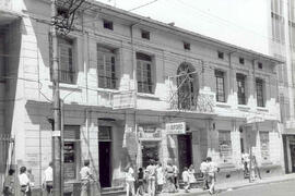 Fotografías de los edificios situados al costado oeste, frente al Parque Central de San José, ent...