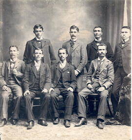 Fotografía con la imagen de un grupo de funcionarios de las Oficinas Centrales de Correos y Telég...
