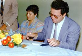 Fotografías con imágenes de la firma del convenio entre el Ministerio de Justicia y la institució...