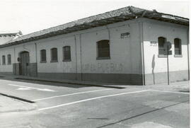 Fotografía del edificio de la cárcel, antiguo cuartel de Alajuela. En 1979 este edificio fue dest...