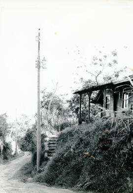 Fotografía de una casa de habitación en una zona rural de Heredia. Construcción en madera y con a...