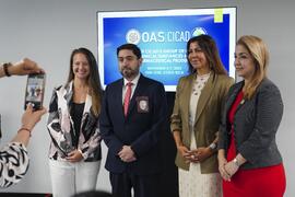 Fotografías de la Segunda Vicepresidenta de la República, Mary Munive, en reunión con el Grupo de...