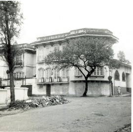 Fotografía de una casa de habitación, situada en avenida 9, calle 1, esquina noreste San José