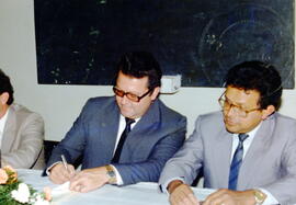 Fotografías con imágenes del acto conmemorativo de la firma de un convenio entre el Ministerio de...