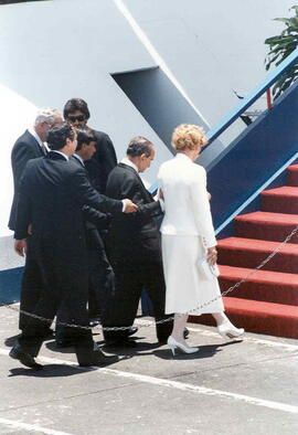 Fotografías del ingreso a la tarima principal del Estadio Nacional, de los ex-Presidentes de la R...