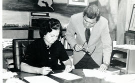 Fotografías con imágenes de Mireya Guevara, Directora Nacional de Desarrollo de la Comunidad, fir...