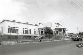 Fotografía con la imagen del edificio de la Escuela Pilar Jiménez en Guadalupe. San José