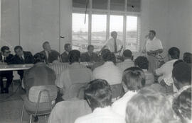 Fotografías con imágenes del acto de clausura de un curso impartido a funcionarios del Ministerio...