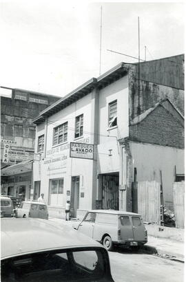 Fotografía con la imagen del edificio de la Escuela de relaciónes Públicas, situado en avenidas 3...