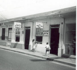 Fotografía del edificio del restaurante La Nacional , situado en avenida 0, calles 9 y 11, acera ...