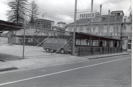 Fotografías del parqueo del edificio de la antigua Biblioteca Nacional , situado en avenida 1 cal...