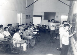 Fotografía de los participantes en el curso sobre instrucción para mecánicos, impartido por el Mi...