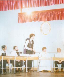 Fotografía del grupo de teatro del Archivo Nacional durante la presentación de su obra El Acta de...