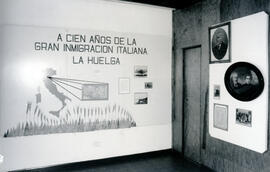 Fotografías de la inauguración de la exposición documental titulada A cien Años de la Gran Inmigr...