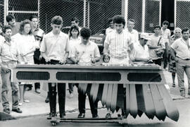 Fotografías del la presentación de piezas musicales interpretadas por la marimba del Colegio Mons...