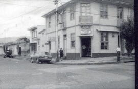 Contacto de una pulpería esquinera, situada en avenida 14, calle 5 , San José