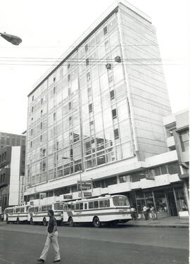 Fotografía vista del edificio donde funciona parte de la Municipalidad de San José Avenida segund...