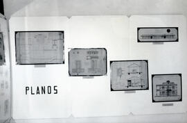 Fotografía de la exposición de documentos en la cual se celebró los 127 años del Ministerio de Ob...