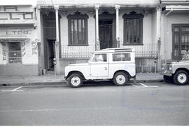 Fotografía con la imagen del edificio de la clínica dental del Dr. Carlos Alfaro Soto, situado en...