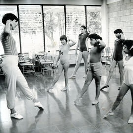 Fotografía de las clases de danza moderna impartidas en el Centro Regional Atlántico por medio de...