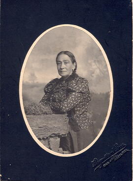 Fotografía con la imagen de la señora Cristina Guardia Gutiérrez, esposa de don Próspero Fernánde...