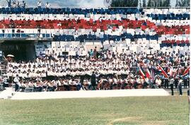 Fotografía de la Orquesta Sinfónica Juvenil y el Coro Sinfónico cuando interpretan el Himno Nacio...