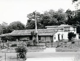 Fotografía de una casa de habitación de los nietos del doctor Antonio Peña Chavarría en Río Segun...