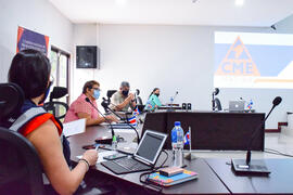 Fotografías de la reunión del Comité Municipal de Emergencias con el Presidente de la Comisión Na...