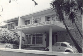 Fotografía del edificio del Colegio de Periodistas de Costa Rica. Situado en avenida 4, calle 42 ...