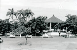 Fotografía del Parque Mario Cañas Ruiz, en Liberia. Se observa el kiosko.Guanacaste