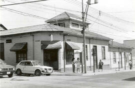 Fotografía de edificaciones entre las que destaca la Soda Familiar Marvin, situado en calle 7 ave...