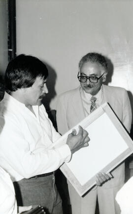 Fotografías de la visita al Archivo Nacional del Agregado Cultural de la Embajada de México con m...